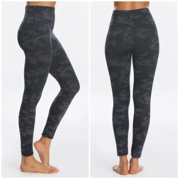 SPANX Look At Me Now Seamless Legging in Black‎ Camo, Size Small - Picture 10 of 10